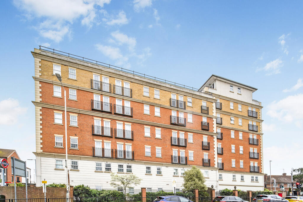 2 bed 1st Floor Flat for rent in Ruislip. From Gibbs Gillespie - Ruislip Lettings