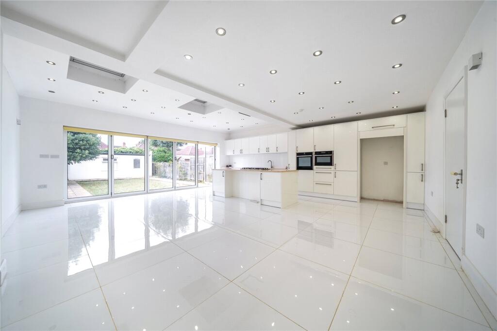 2 bed Bungalow for rent in Ruislip. From Gibbs Gillespie - Ruislip Lettings