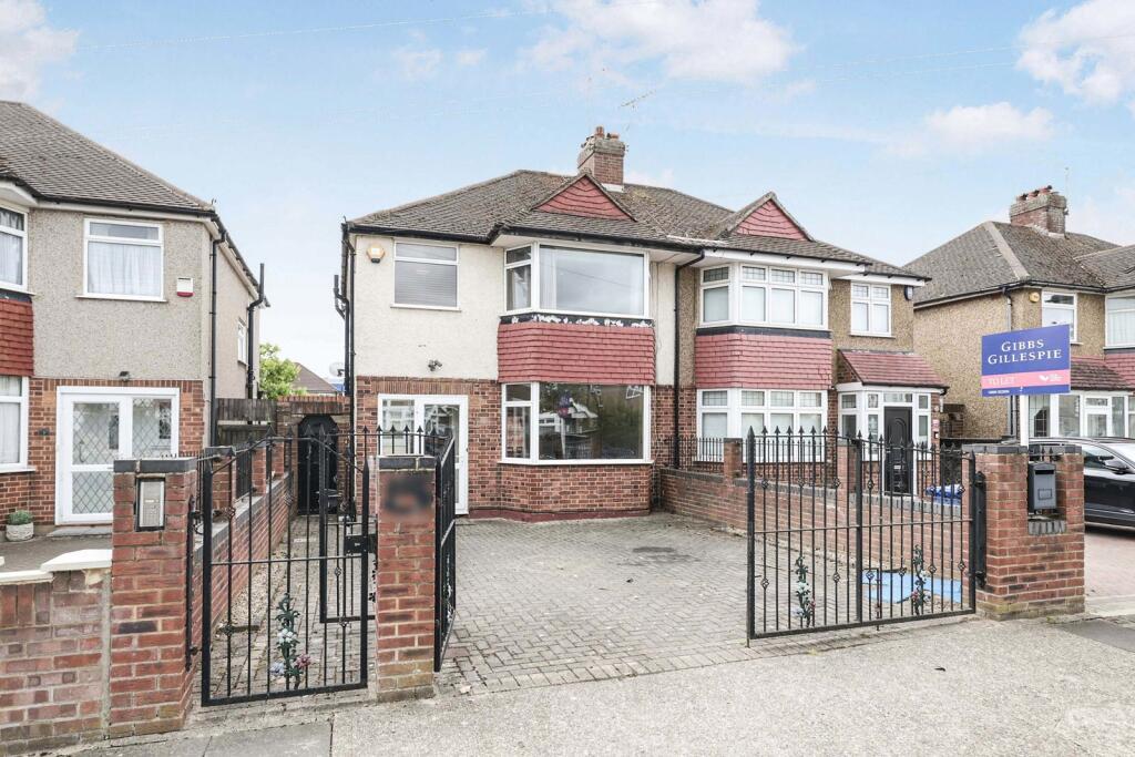 3 bed Detached for rent in Ruislip. From Gibbs Gillespie - Ruislip Lettings