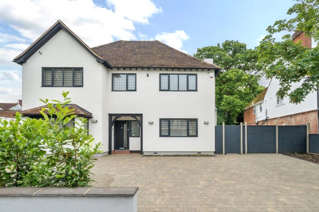 5 bed Detached for rent in Ruislip. From Gibbs Gillespie - Ruislip Lettings