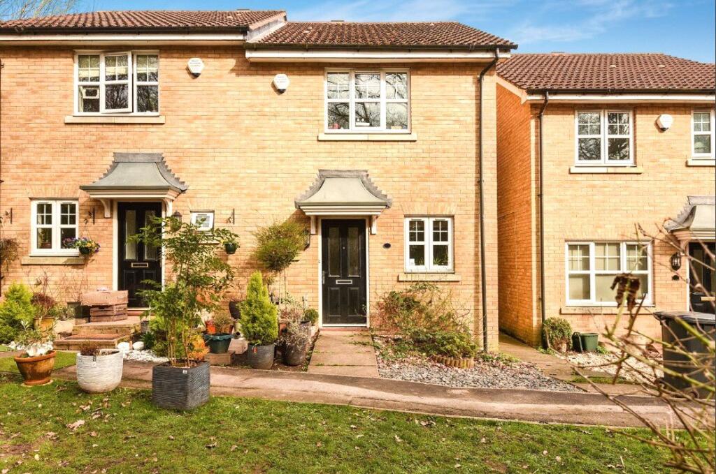 2 bed Detached for rent in Pinner. From Gibbs Gillespie - Ruislip Lettings