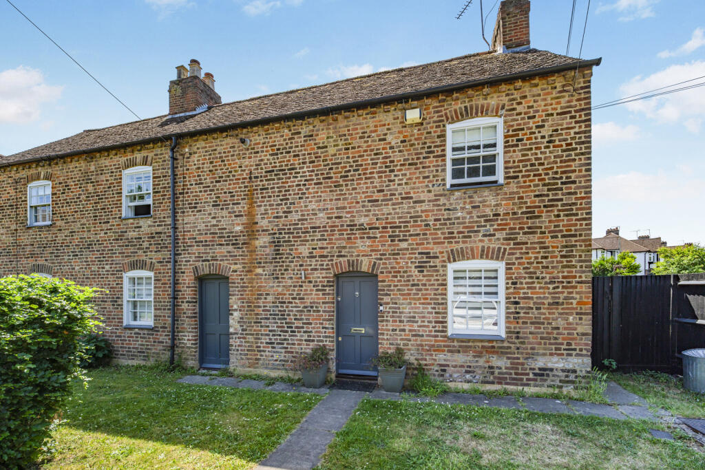 3 bed Semi Detached for rent in Ruislip. From Gibbs Gillespie - Ruislip Lettings 3 bed Semi Detached for rent in Ruislip. From Gibbs Gillespie - Ruislip Lettings