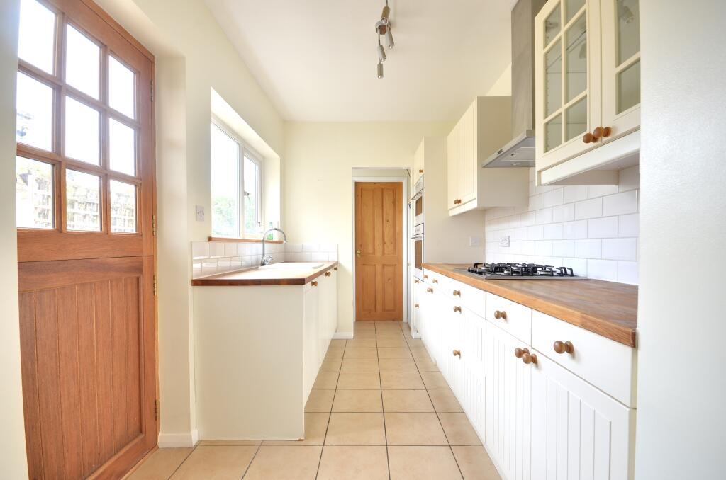 3 bed Detached for rent in Uxbridge. From Gibbs Gillespie - Ruislip Lettings 3 bed Detached for rent in Uxbridge. From Gibbs Gillespie - Ruislip Lettings
