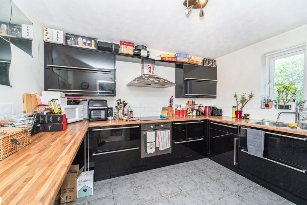 2 bed 1st Floor Flat for rent in Uxbridge. From Gibbs Gillespie - Ruislip Lettings