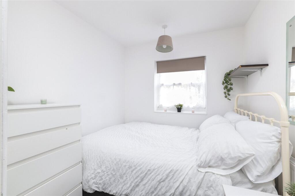4 bed House Share for rent in South Harefield. From Gibbs Gillespie - Ruislip Lettings