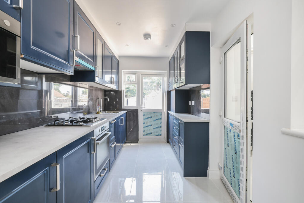 3 bed Mid Terraced House for rent in Hill End. From Gibbs Gillespie - Ruislip Lettings