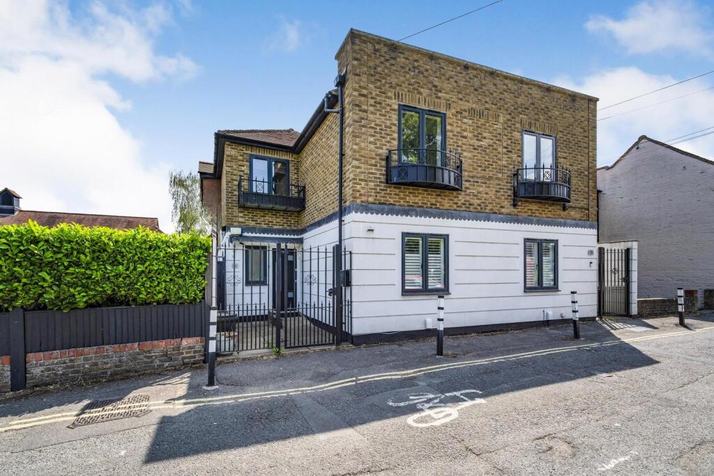 3 bed Semi Detached for rent in Ruislip. From Gibbs Gillespie - Ruislip Lettings 3 bed Semi Detached for rent in Ruislip. From Gibbs Gillespie - Ruislip Lettings