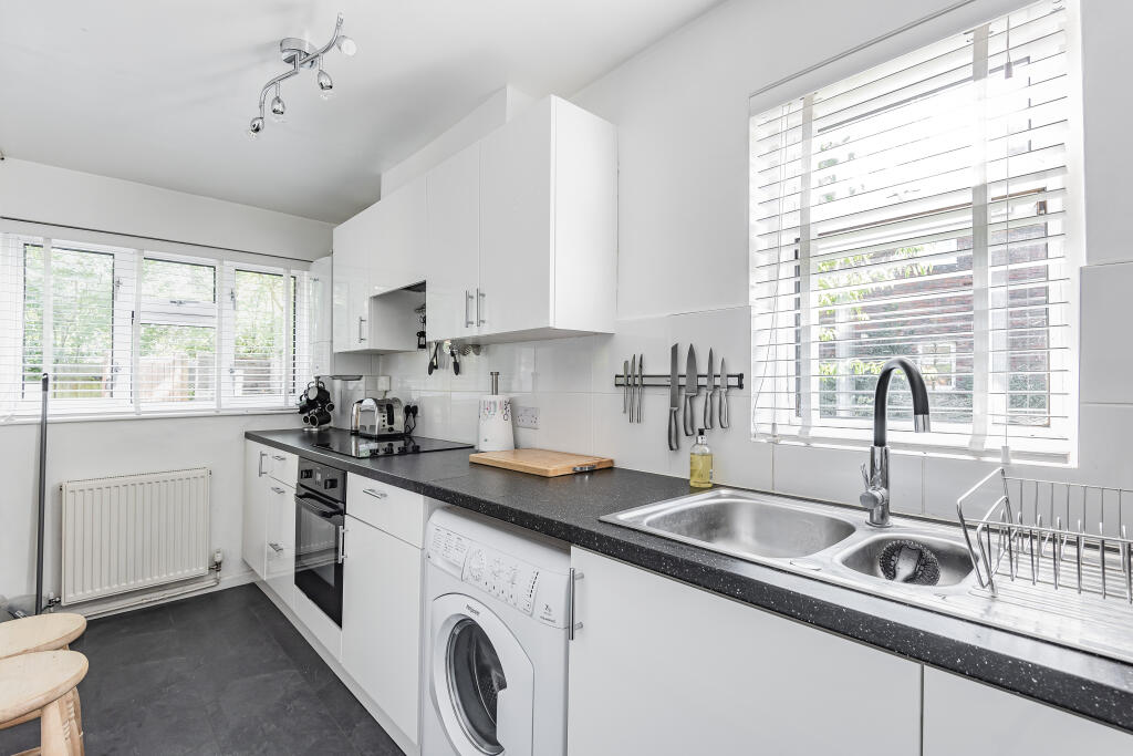 1 bed 1st Floor Flat for rent in Ruislip. From Gibbs Gillespie - Ruislip Lettings