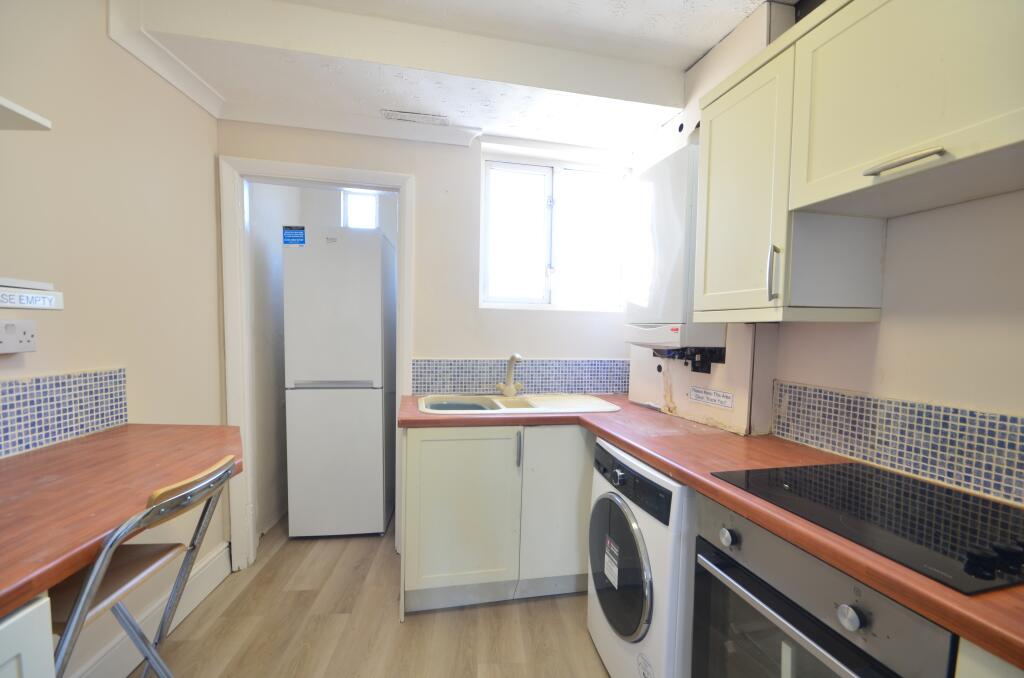 3 bed 1st Floor Flat for rent in Ruislip. From Gibbs Gillespie - Ruislip Lettings