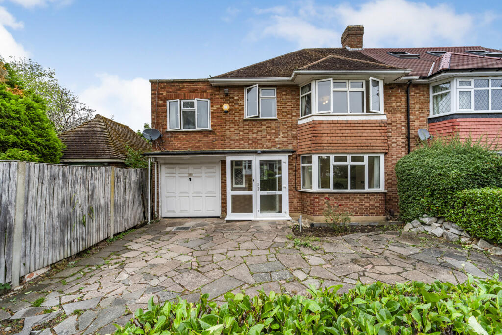 4 bed Semi Detached for rent in Ruislip. From Gibbs Gillespie - Ruislip Lettings