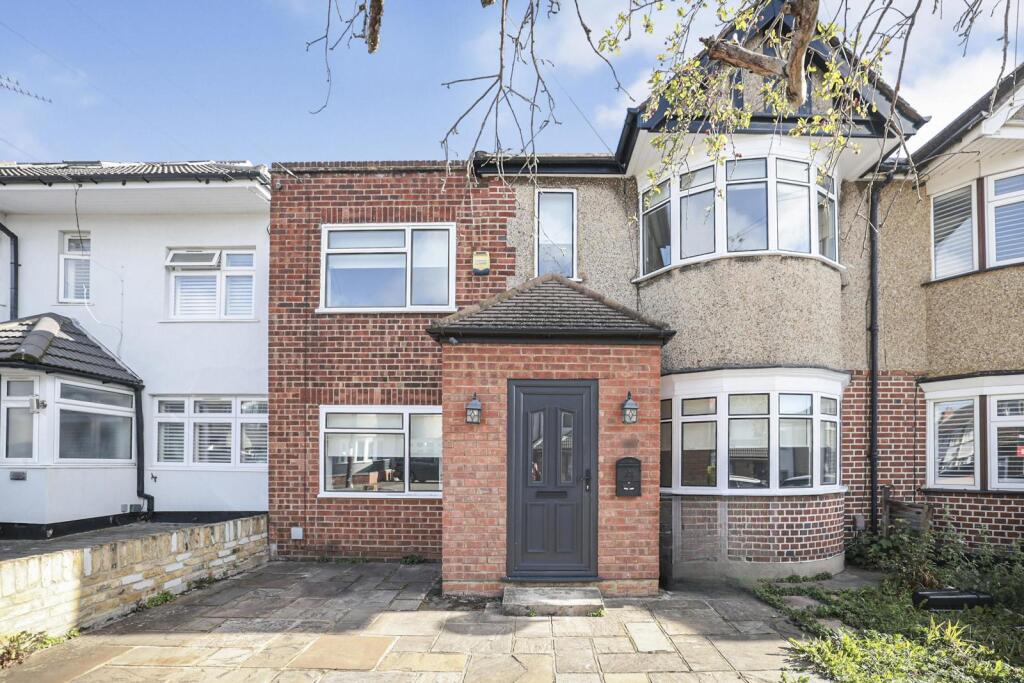4 bed Mid Terraced House for rent in Ruislip. From Gibbs Gillespie - Ruislip Lettings