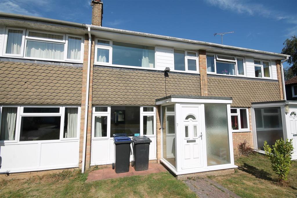 4 bed Mid Terraced House for rent in Canterbury. From Godwin Curtis Ltd - Canterbury