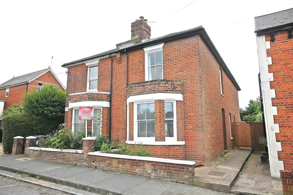 3 bed Mid Terraced House for rent in Canterbury. From Godwin Curtis Ltd - Canterbury