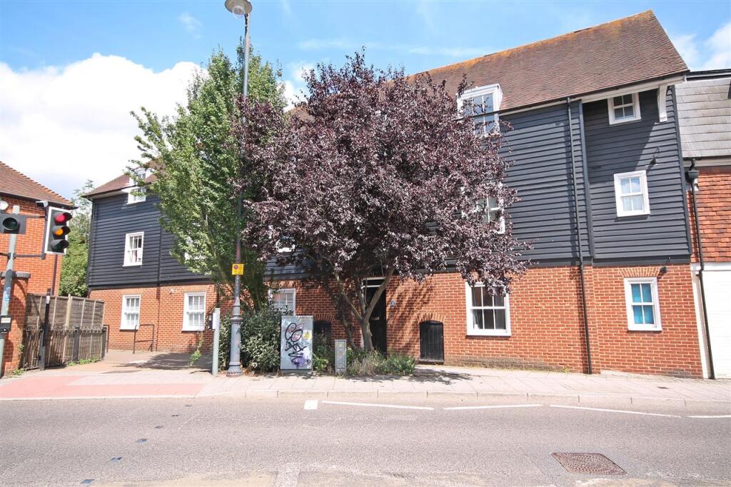 3 bed Apartment for rent in Rough Common. From Godwin Curtis Ltd - Canterbury