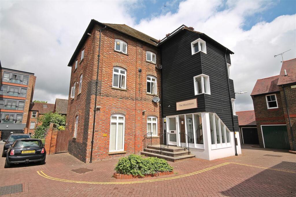2 bed Apartment for rent in Harbledown. From Godwin Curtis Ltd - Canterbury 2 bed Apartment for rent in Harbledown. From Godwin Curtis Ltd - Canterbury