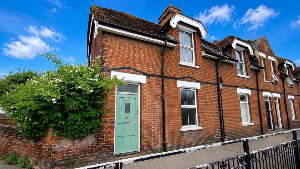 3 bed End of Terrace for rent in Rough Common. From Godwin Curtis Ltd - Canterbury