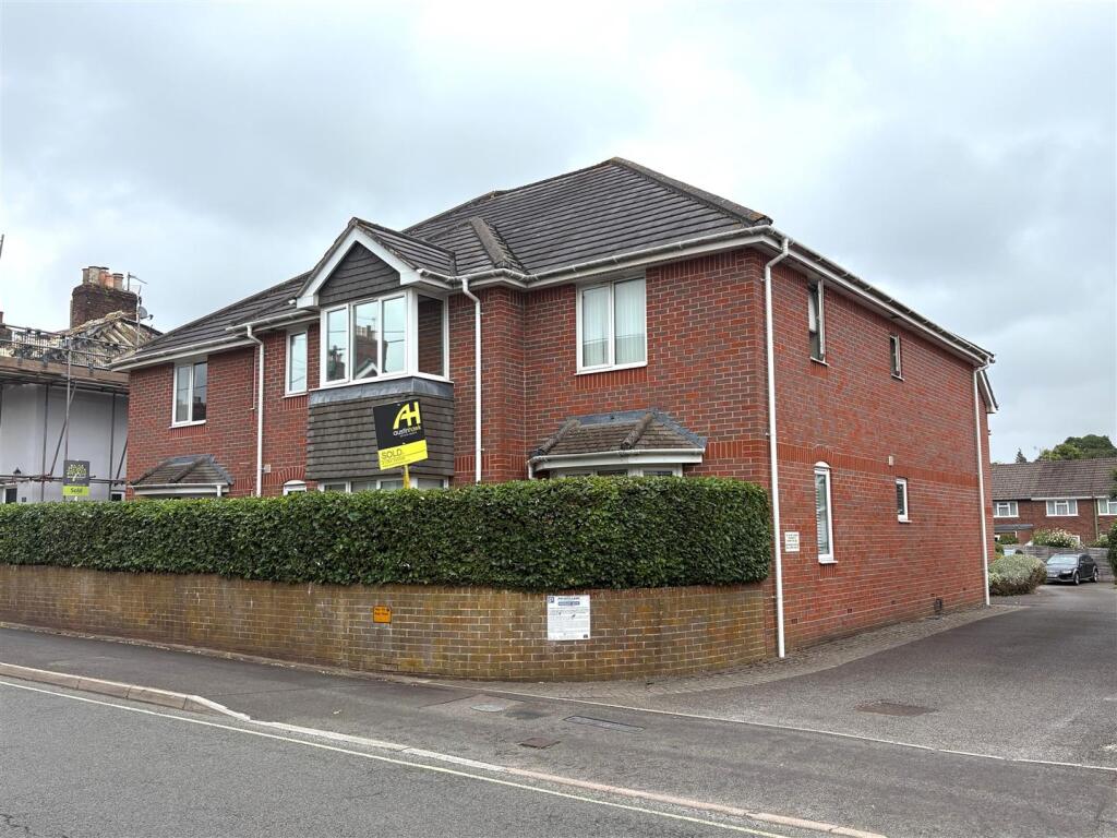 1 bed 1st Floor Flat for rent in Andover. From Graham & Co - Andover