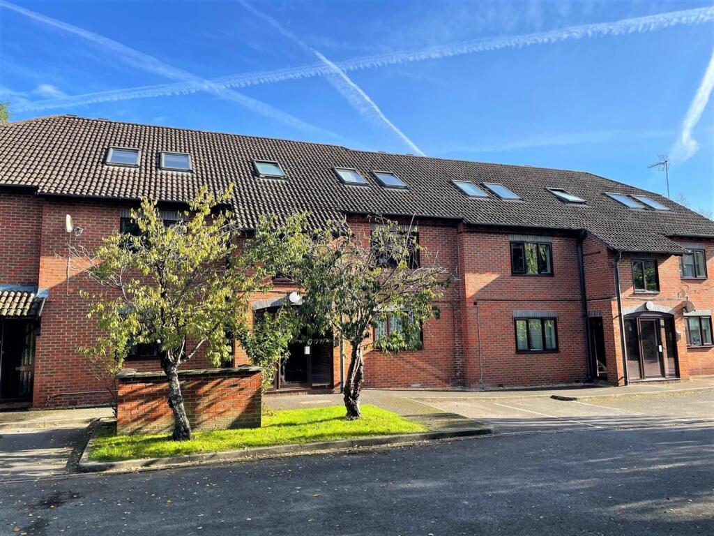 2 bed Apartment for rent in Andover. From Graham & Co - Andover