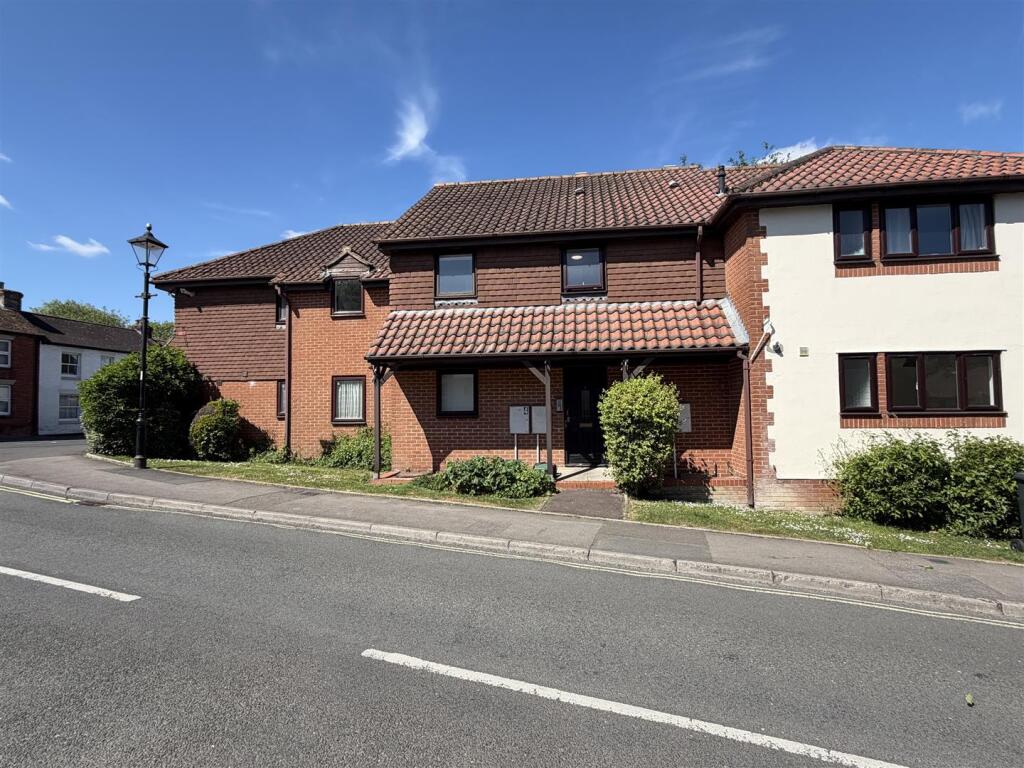 1 bed 1st Floor Flat for rent in Overton. From Graham & Co - Andover 1 bed 1st Floor Flat for rent in Overton. From Graham & Co - Andover