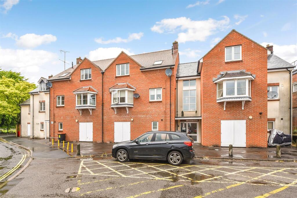 2 bed Apartment for rent in Andover. From Graham & Co - Andover