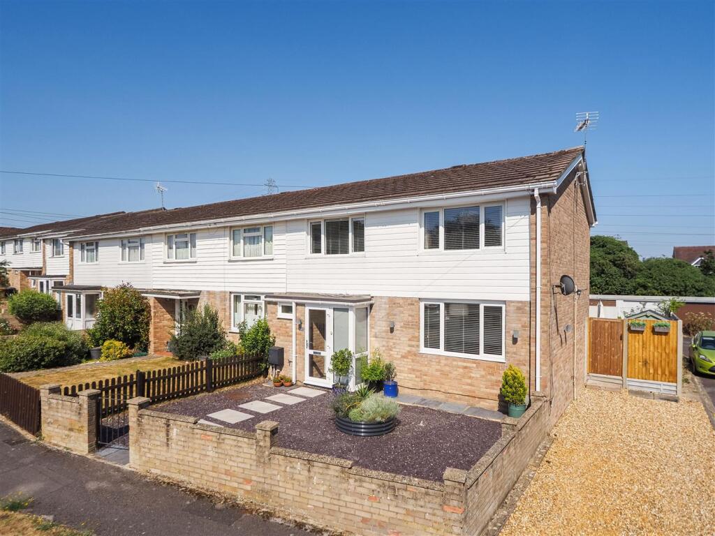3 bed End of Terrace for rent in Charlton. From Graham & Co - Andover