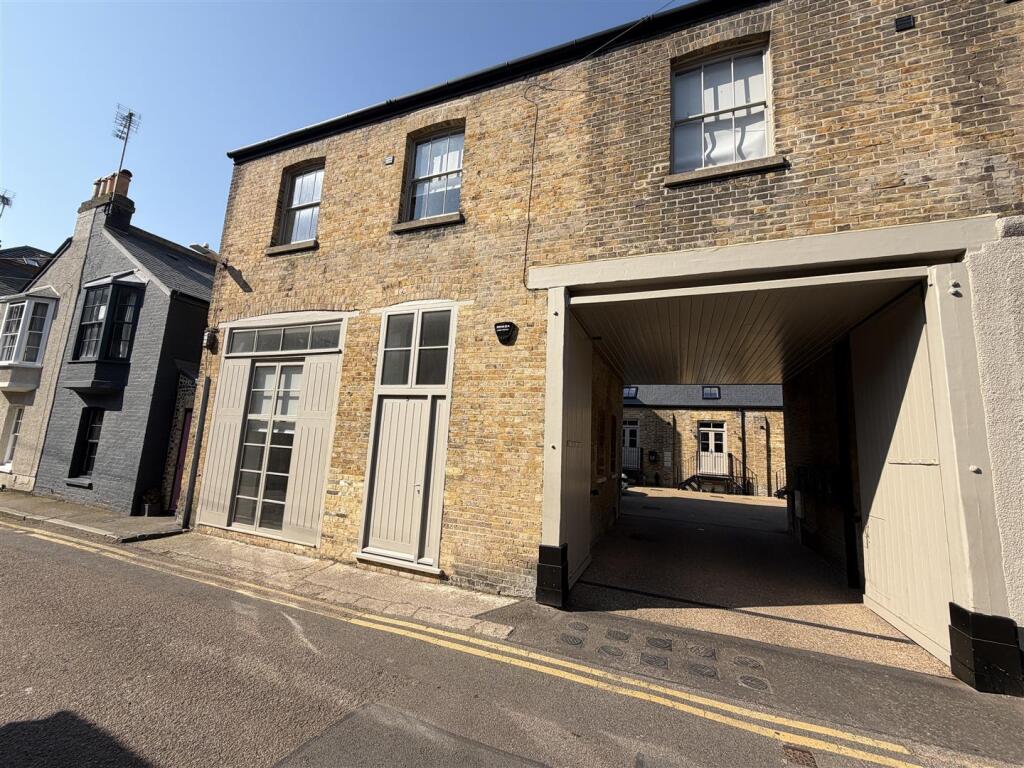 3 bed Detached for rent in Broadstairs. From Finn's - Canterbury