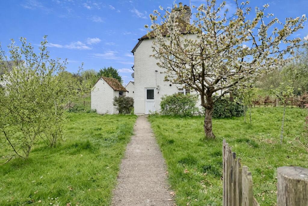 3 bed Mid Terraced House for rent in Neames Forstal. From Finn's - Canterbury