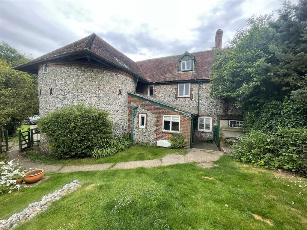 4 bed Cottage for rent in Bishopsbourne. From Finn's - Canterbury