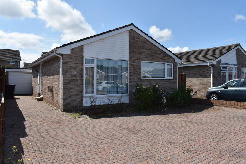 2 bed Detached bungalow for rent in Weston-Super-Mare. From Bloxham & Barlow - Weston-Super-Mare