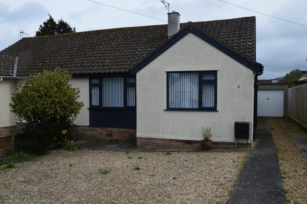 2 bed Semi-detached bungalow for rent in Weston-Super-Mare. From Bloxham & Barlow - Weston-Super-Mare