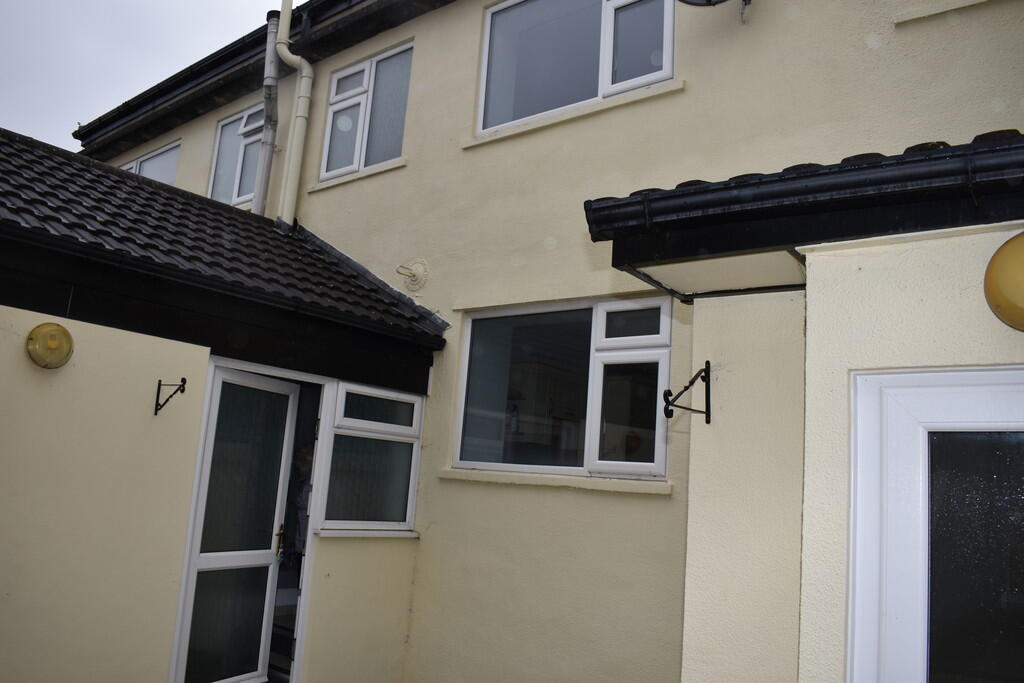3 bed Apartment for rent in Kewstoke. From Bloxham & Barlow - Weston-Super-Mare