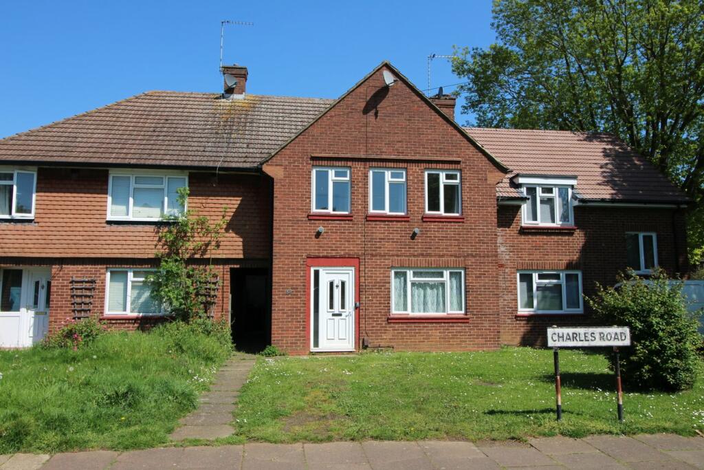 3 bed Mid Terraced House for rent in Staines-upon-Thames. From Gregory Brown - Ashford