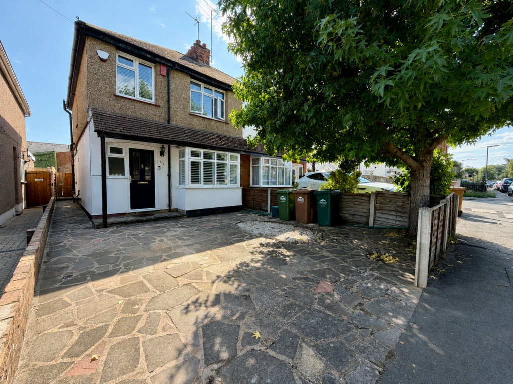 3 bed Semi Detached for rent in Ashford. From Gregory Brown - Ashford