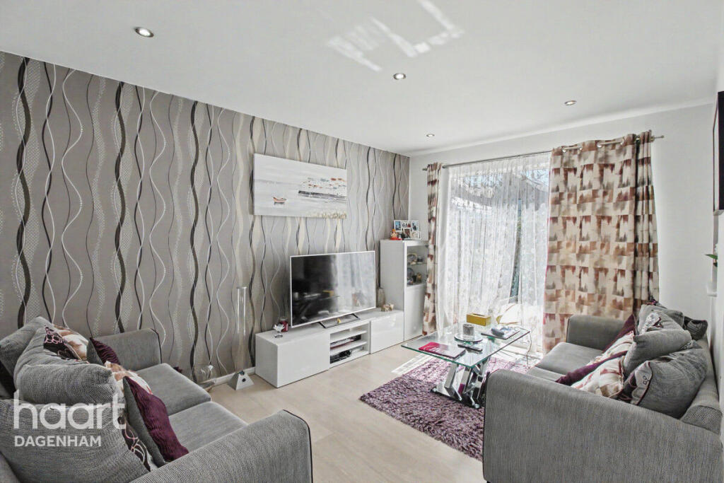 2 bed Mid Terraced House for rent in Dagenham. From haart - Dagenham