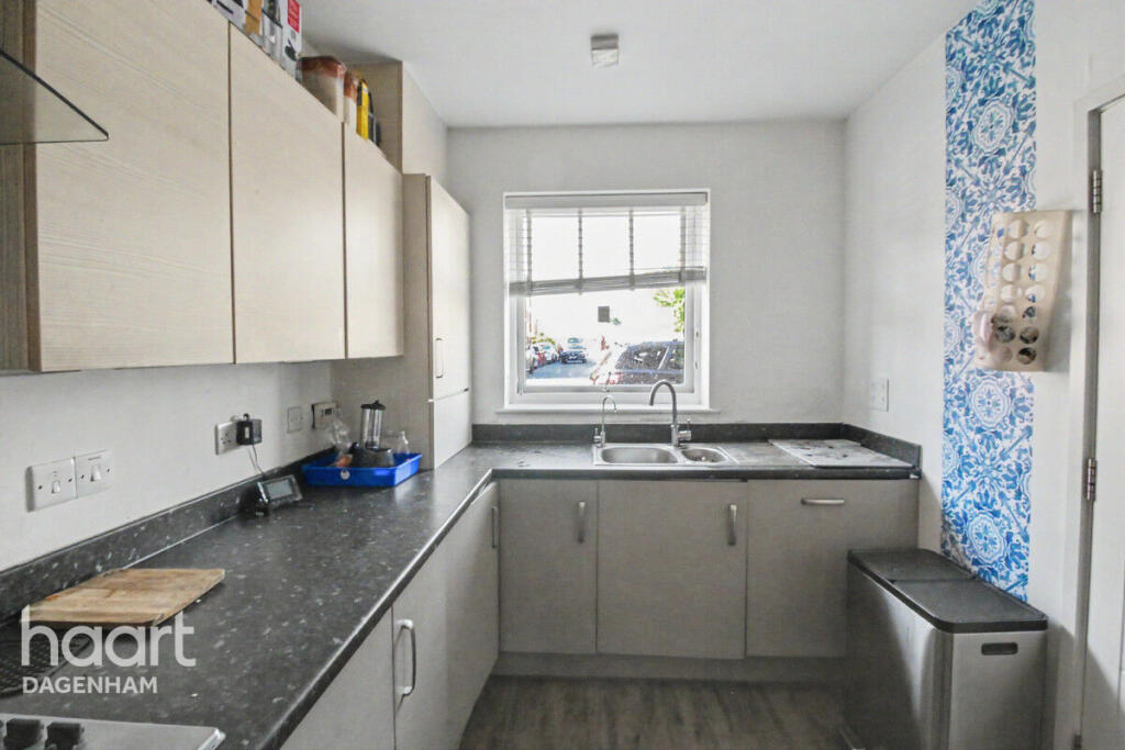 3 bed Mid Terraced House for rent in Dagenham. From haart - Dagenham