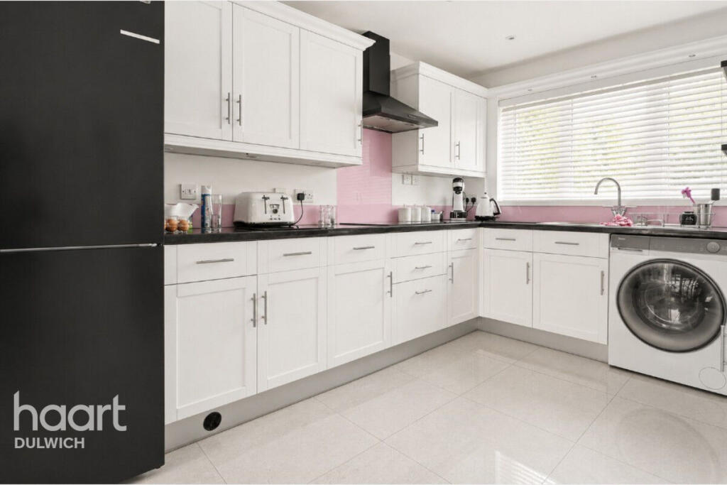 3 bed Mid Terraced House for rent in London. From haart - Dulwich