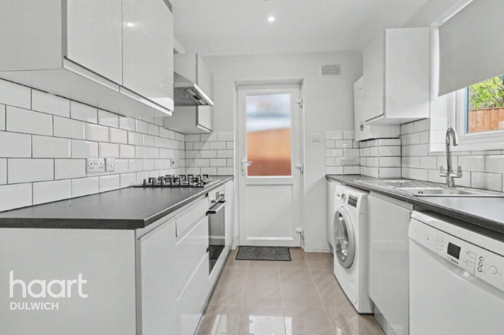 3 bed Bungalow for rent in Streatham. From haart - Dulwich