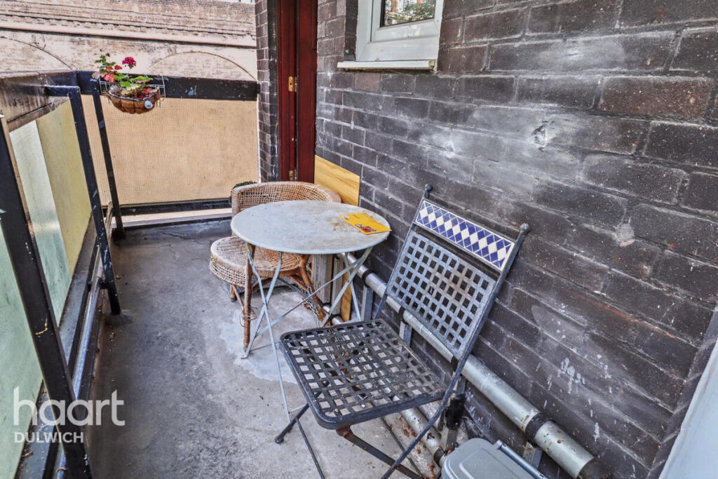 1 bed 1st Floor Flat for rent in Camberwell. From haart - Dulwich