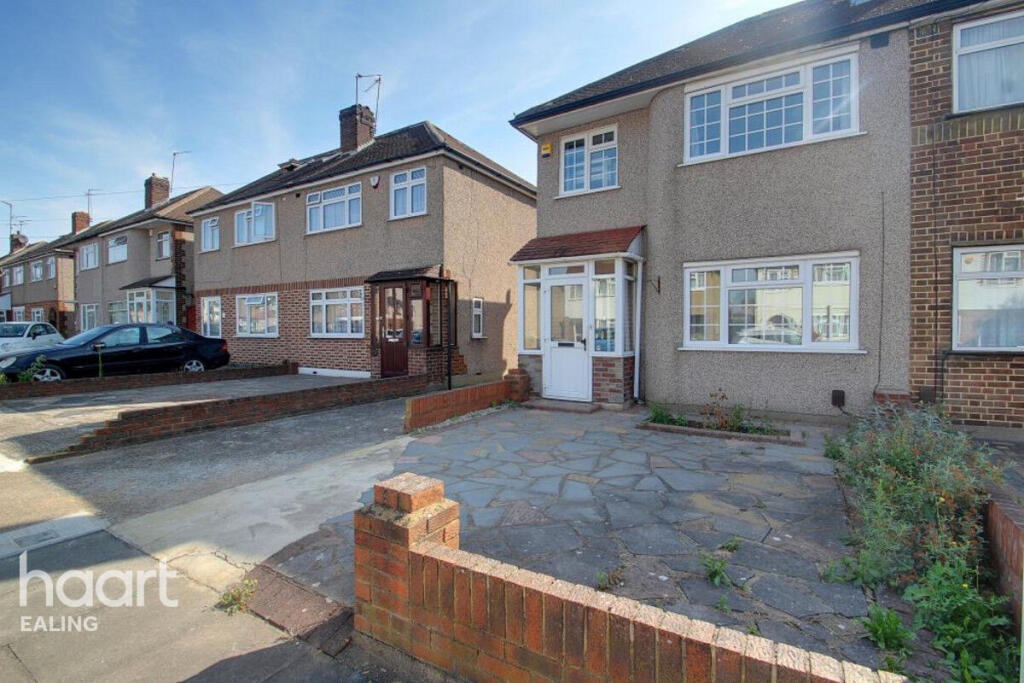 3 bed Mid Terraced House for rent in Ruislip. From haart - Ealing - Lettings