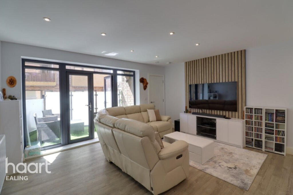 1 bed Apartment for rent in Hounslow. From haart - Ealing - Lettings
