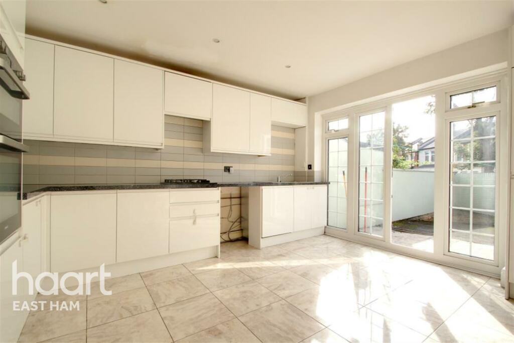 3 bed Mid Terraced House for rent in Ilford. From haart - East Ham