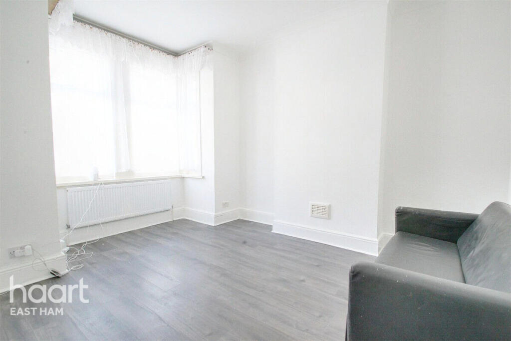 3 bed Mid Terraced House for rent in London. From haart - East Ham