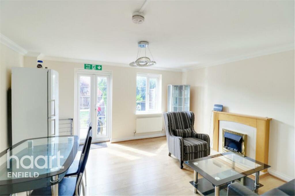 4 bed Detached House for rent in Southgate. From haart - Enfield - Lettings