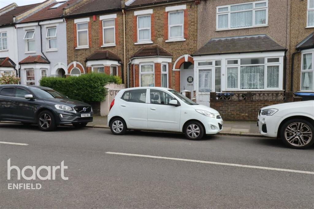 3 bed Mid Terraced House for rent in Sewardstone. From haart - Enfield - Lettings