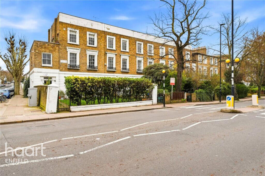 5 bed Mid Terraced House for rent in London. From haart - Enfield