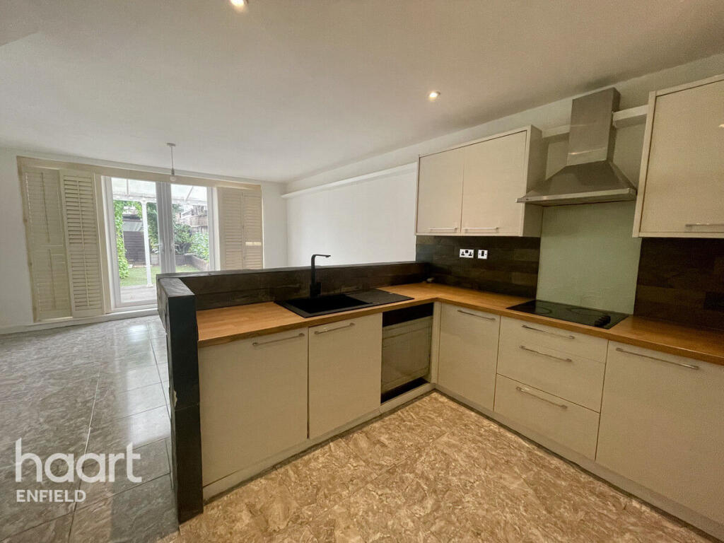 4 bed Mid Terraced House for rent in Edmonton. From haart - Enfield