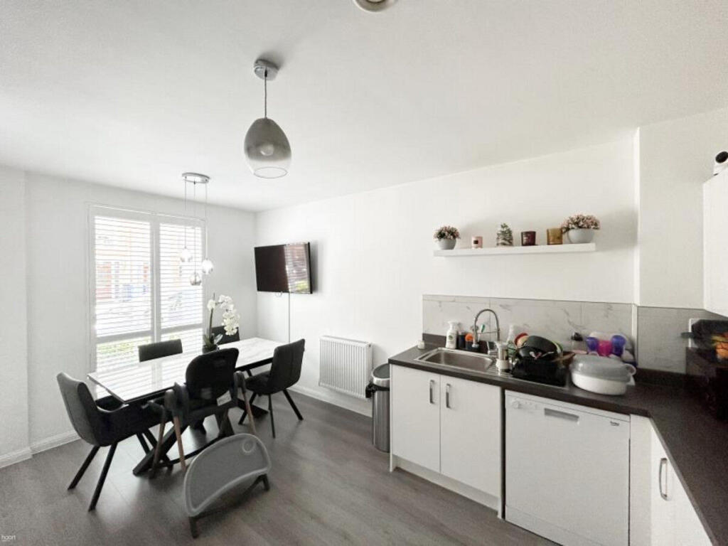 3 bed Town House for rent in London. From haart - Harrow