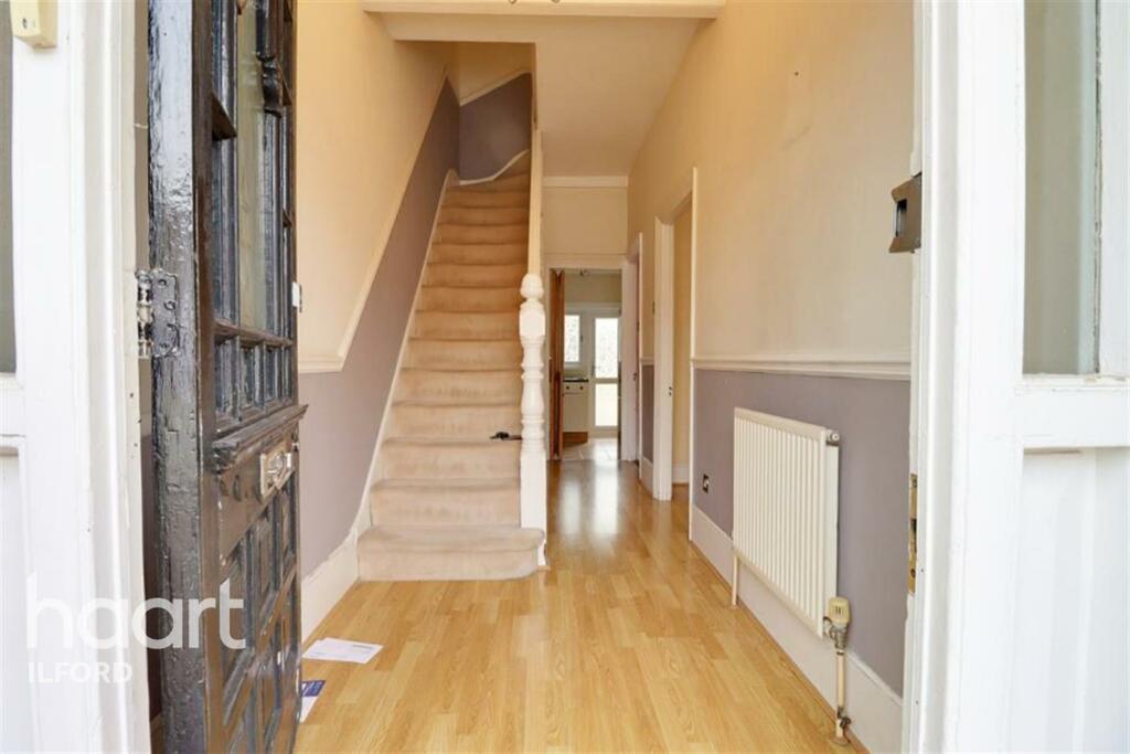 3 bed Mid Terraced House for rent in Ilford. From haart - Ilford