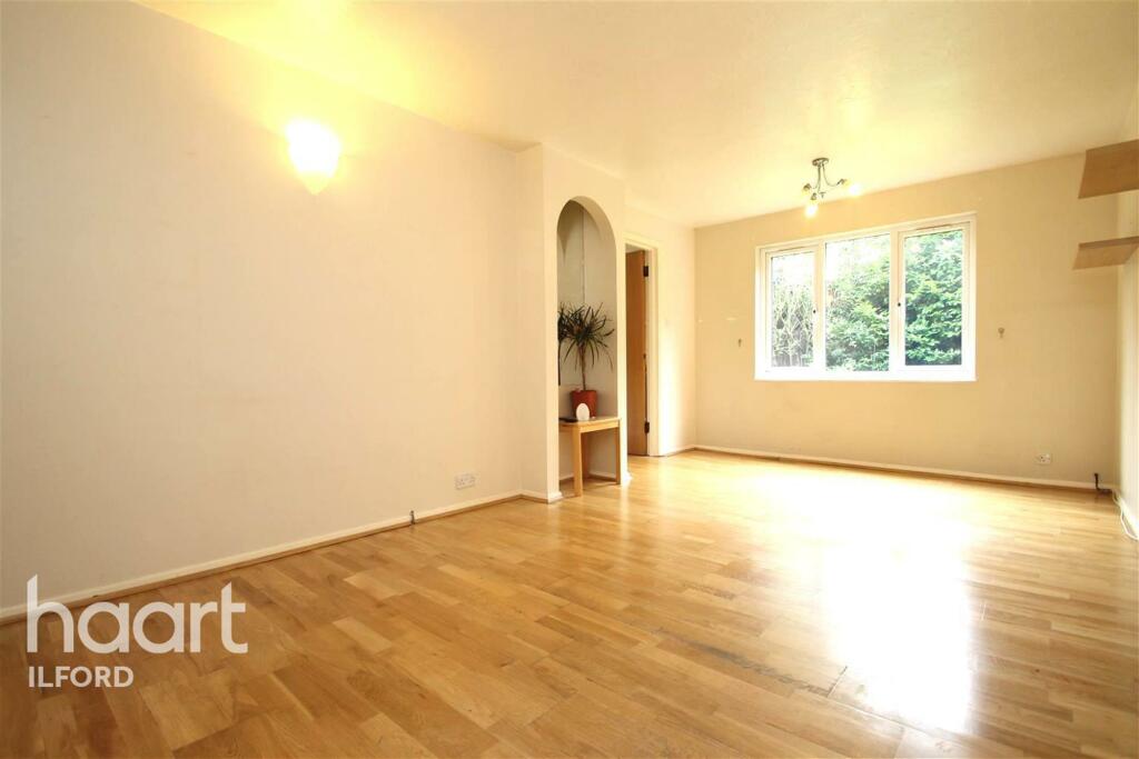 2 bed 1st Floor Flat for rent in Chigwell. From haart - Ilford