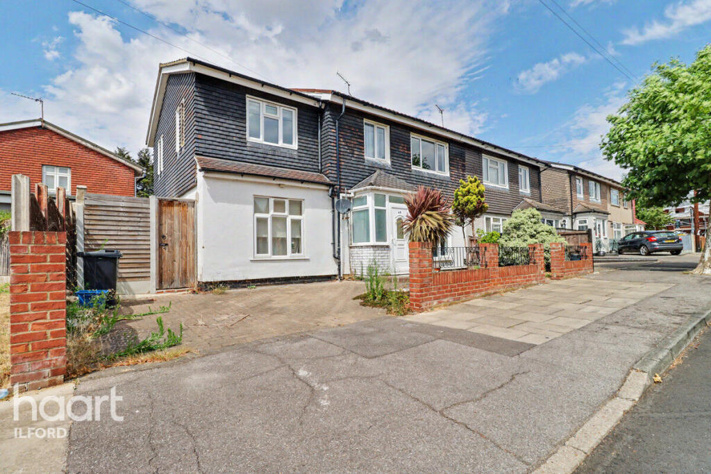 4 bed Mid Terraced House for rent in Chigwell Row. From haart - Ilford